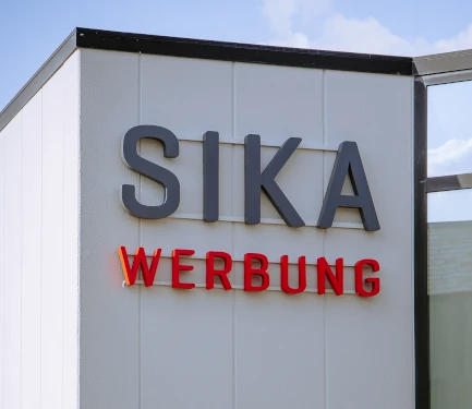 Beschilderungen & Beschriftungen 